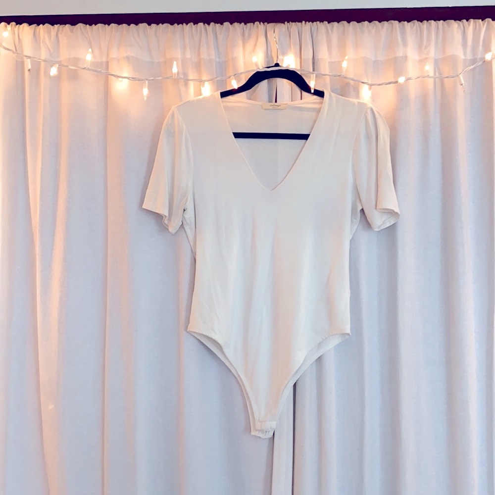 la banga | White Short Sleeve Bodysuit | V-neck